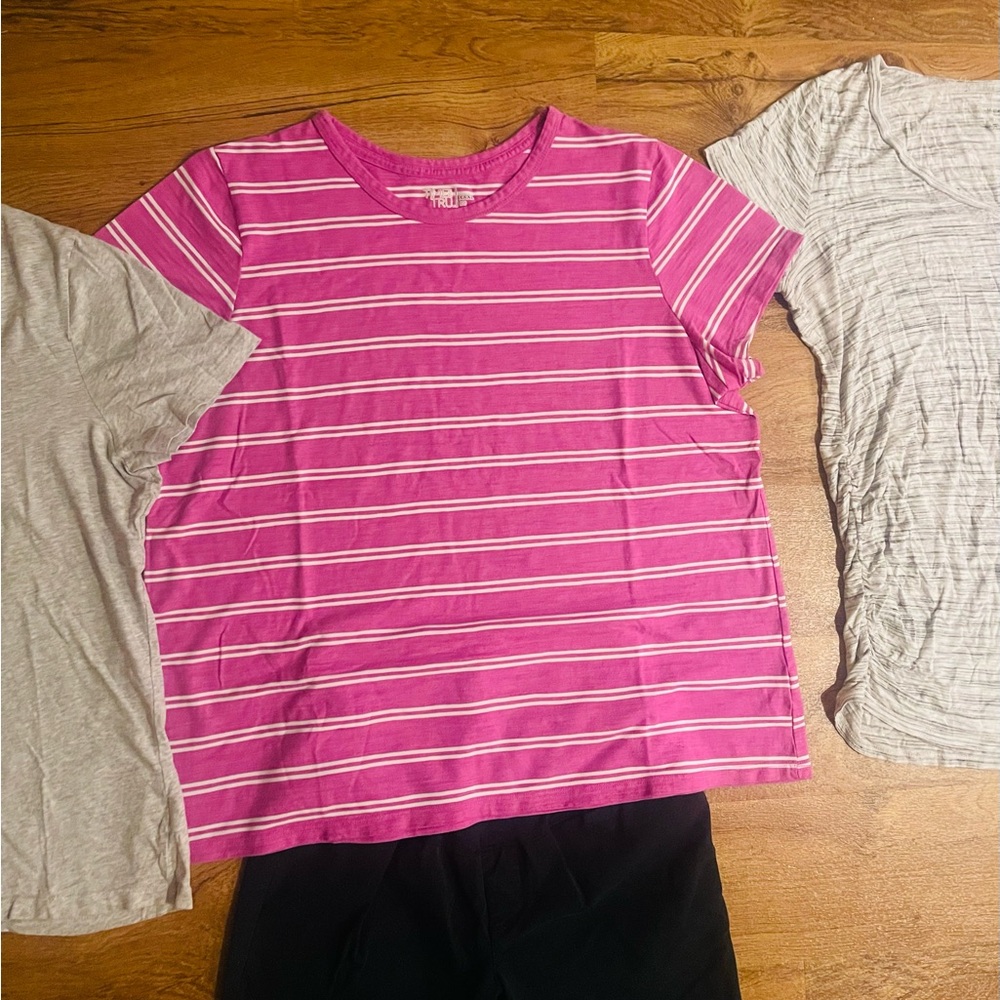 Maternity Clothes - Picture 3 of 12